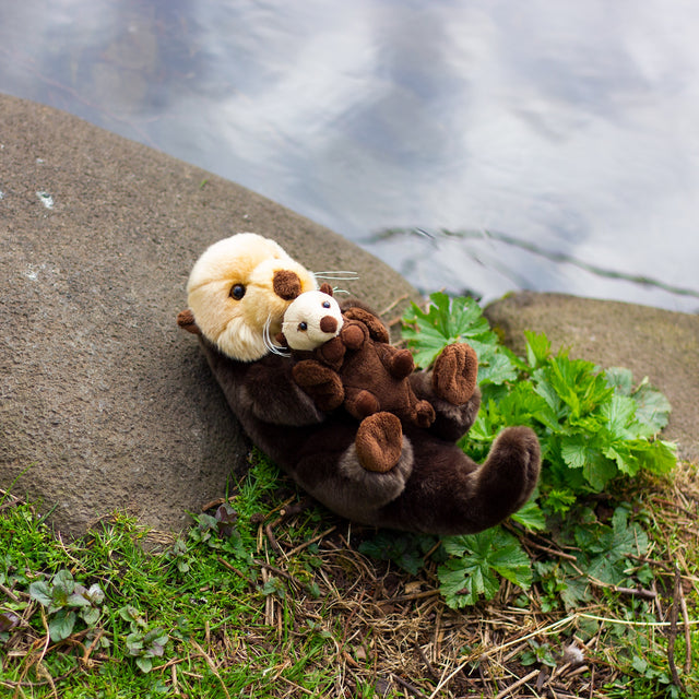 ANIMIGOS WORLD OF NATURE LYING OTTER WITH BABY