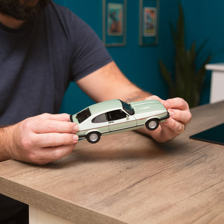 1:24 FORD CAPRI (1982) LIGHT GREEN