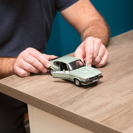 1:24 FORD CAPRI (1982) LIGHT GREEN
