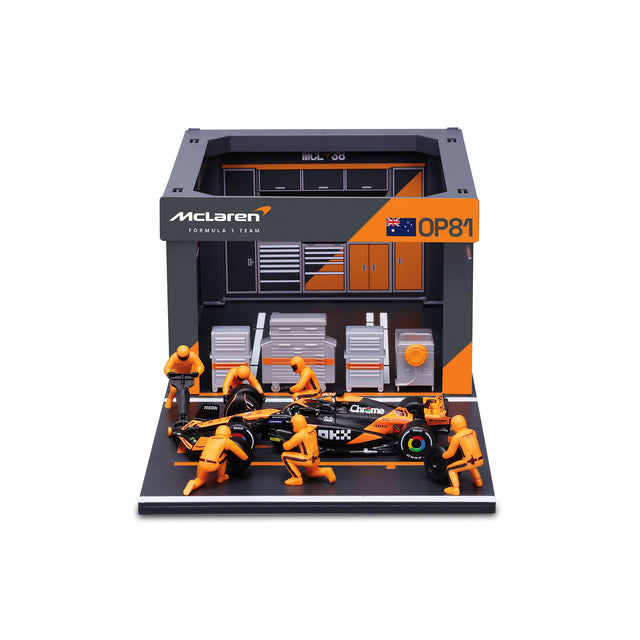 1:43 F1 MCLAREN MCL38 2024 PIT PASS DIORAMA PIASTRI