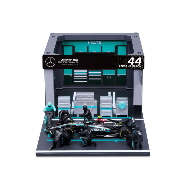 1:43 F1 MERCEDES AMG W15 2024 PIT PASS DIORAMA HAMILTON