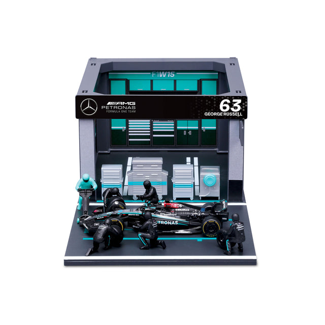 1:43 F1 MERCEDES AMG W15 2024 PIT PASS DIORAMA RUSSELL