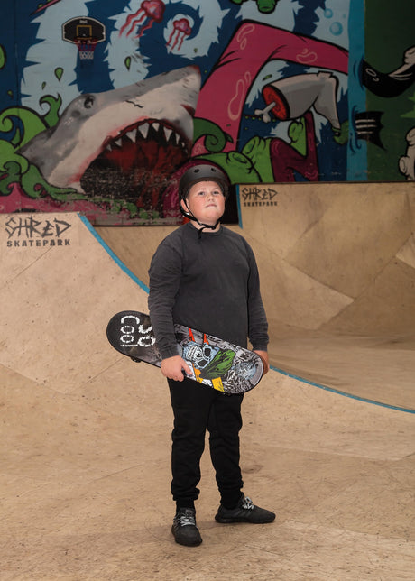 PLASTIC SKATEBOARD 28 INCH MIRROR GRAPHIC